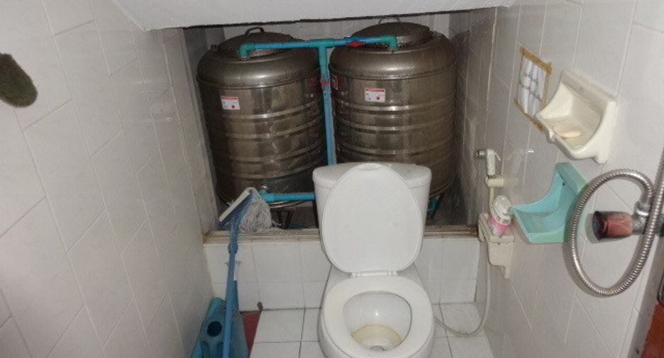 For sale 5 bedrooms retail Space in Phra Khanong, Bangkok
