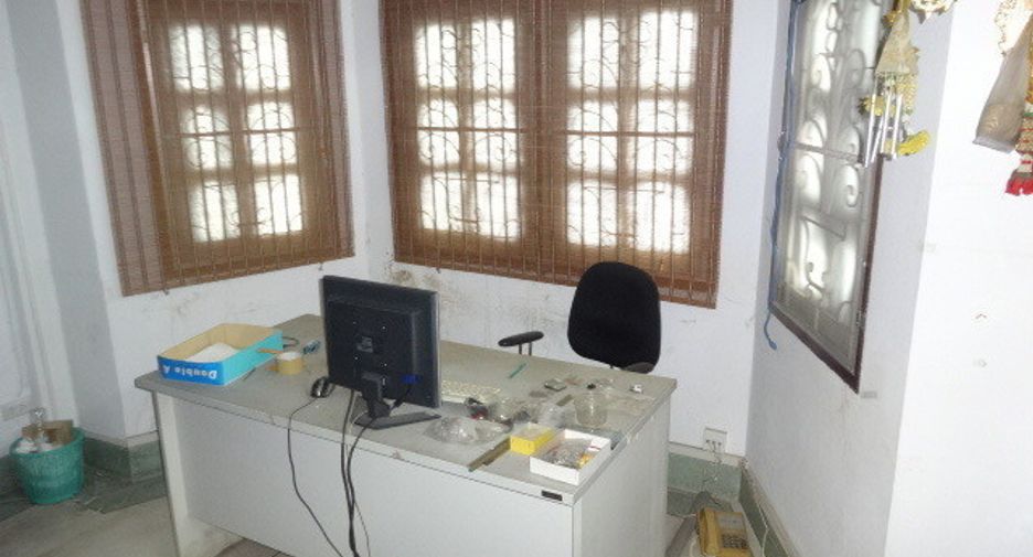 For sale 5 bedrooms retail Space in Phra Khanong, Bangkok