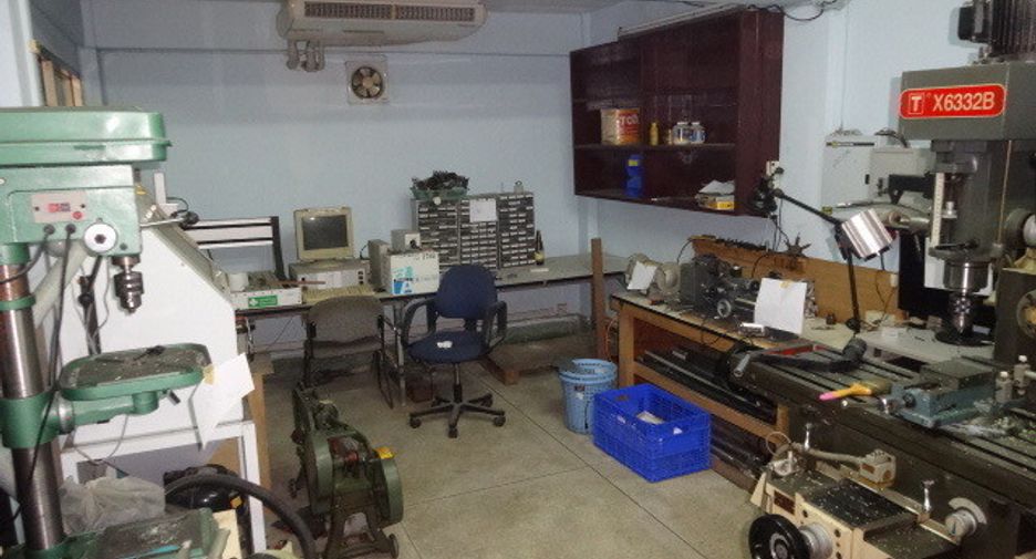 For sale 5 bedrooms retail Space in Phra Khanong, Bangkok