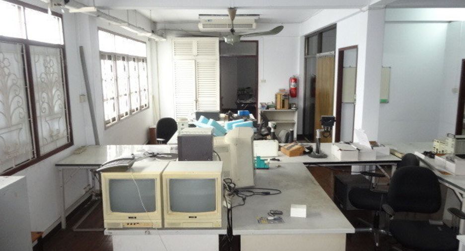 For sale 5 bedrooms retail Space in Phra Khanong, Bangkok