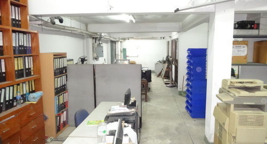 For sale 5 bedrooms retail Space in Phra Khanong, Bangkok