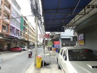 For sale 5 bedrooms retail Space in Phra Khanong, Bangkok