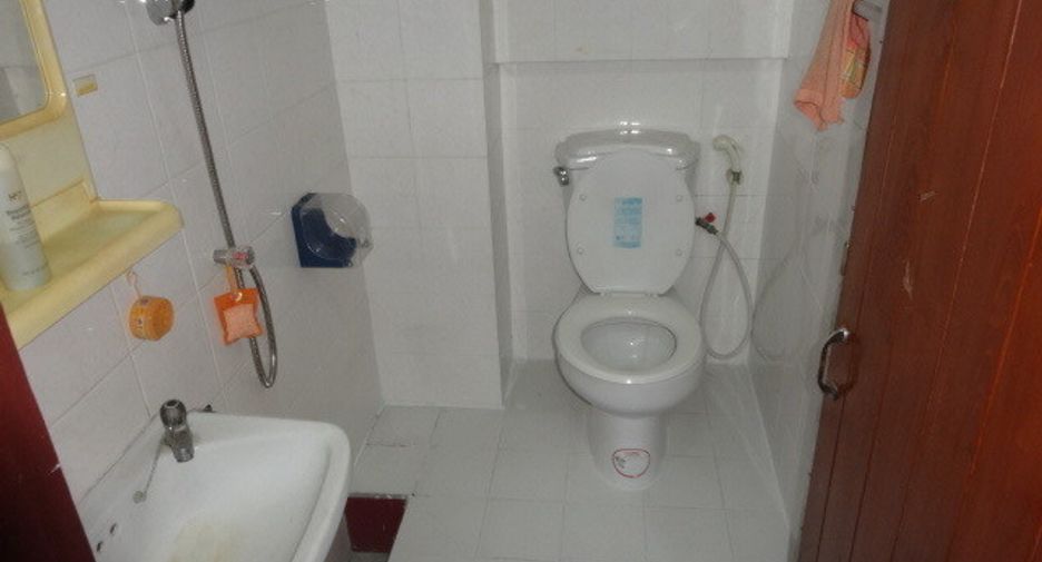 For sale 5 bedrooms retail Space in Phra Khanong, Bangkok