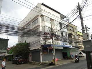 For sale 5 bedrooms retail Space in Phra Khanong, Bangkok