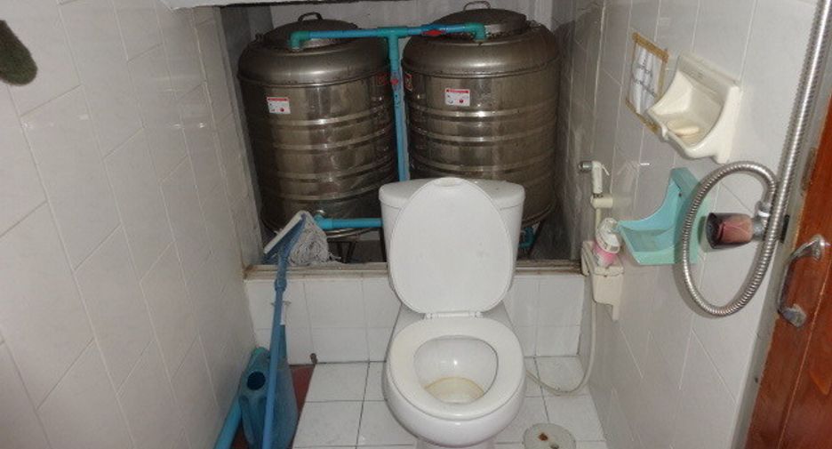 For sale 5 bedrooms retail Space in Phra Khanong, Bangkok