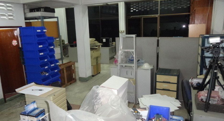 For sale 5 bedrooms retail Space in Phra Khanong, Bangkok