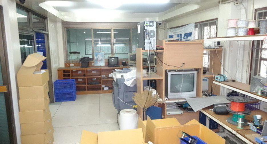 For sale 5 bedrooms retail Space in Phra Khanong, Bangkok