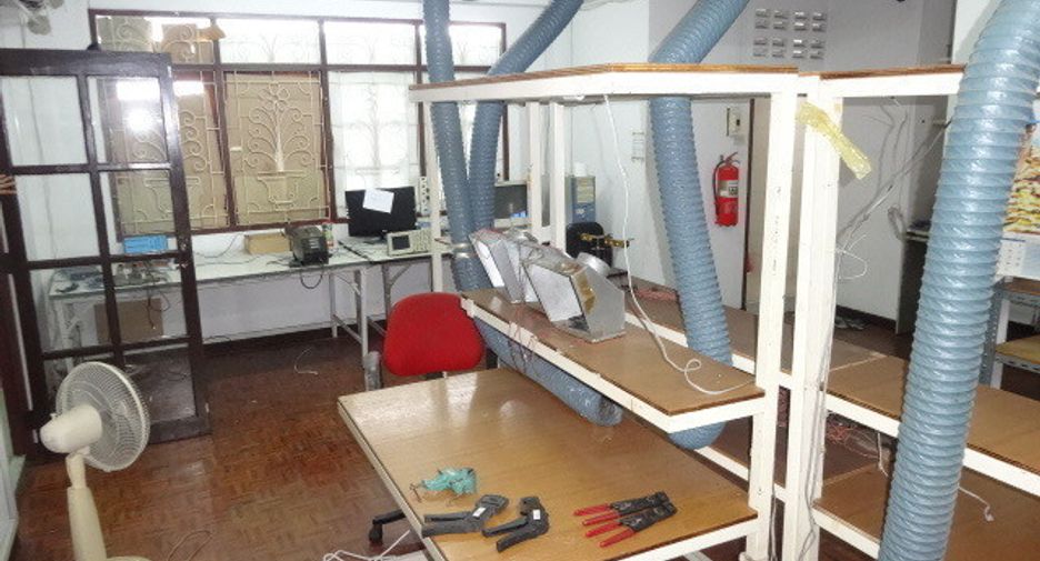 For sale 5 bedrooms retail Space in Phra Khanong, Bangkok