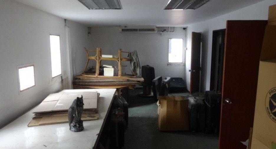 For sale 5 bedrooms retail Space in Phra Khanong, Bangkok