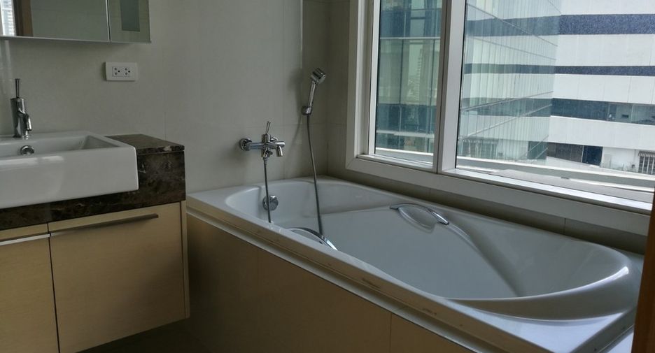 À louer et à vendre 2 chambres condo à Khlong Toei, Bangkok