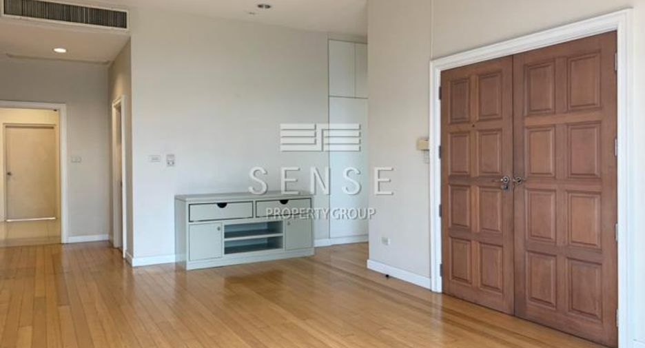 Condo en alquiler de 4 habitaciones en Watthana, Bangkok