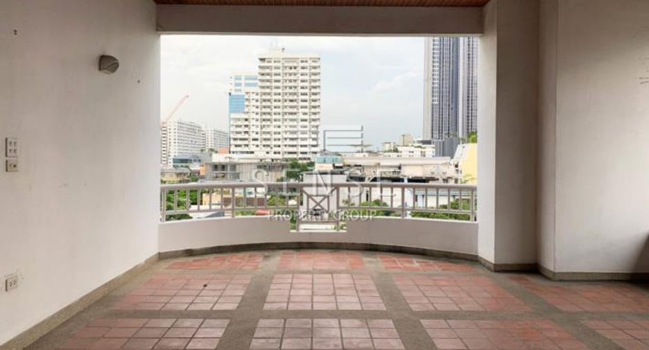 Condo en alquiler de 4 habitaciones en Watthana, Bangkok