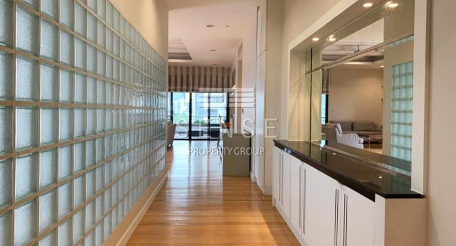 Condo en alquiler de 4 habitaciones en Watthana, Bangkok