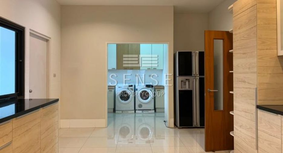 Condo en alquiler de 4 habitaciones en Watthana, Bangkok