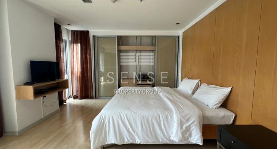 For rent 2 bedrooms condo in Watthana, Bangkok