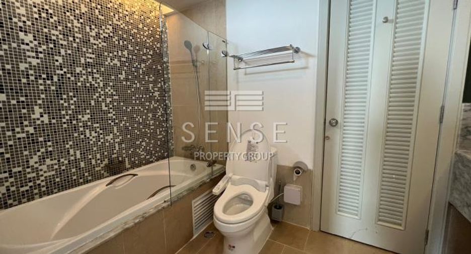 For rent 2 bedrooms condo in Watthana, Bangkok
