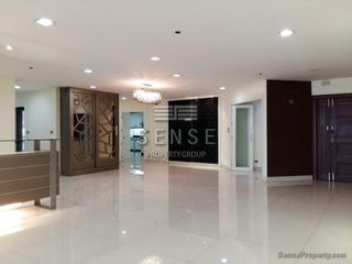 For rent 3 bed condo in Watthana, Bangkok