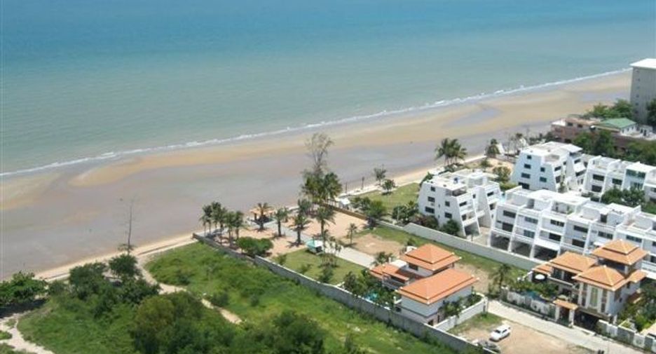 For sale 3 bedrooms condo in Jomtien, Pattaya