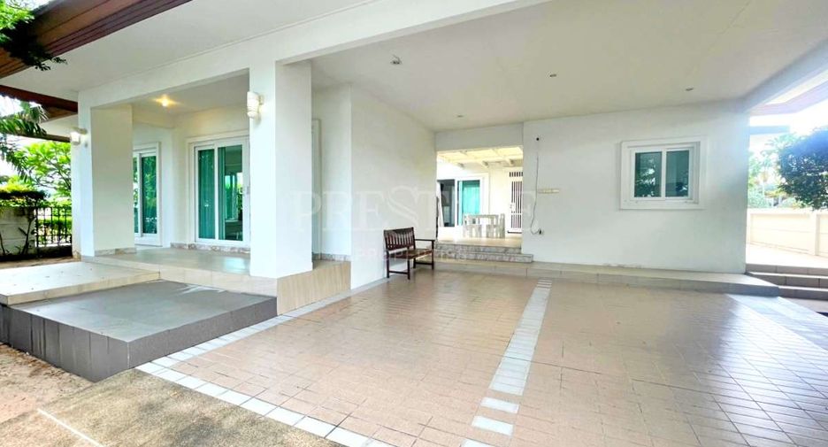 Casa en venta y en alquiler de 3 habitaciones en Bang Lamung, Chonburi