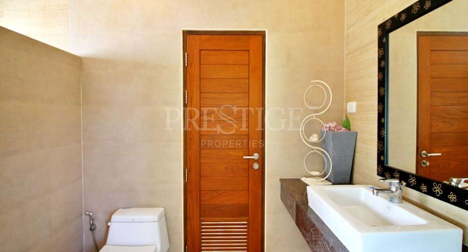 Casa en venta y en alquiler de 3 habitaciones en Bang Lamung, Chonburi