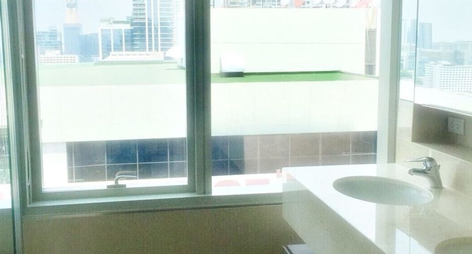 Condo en alquiler de 3 habitaciones en Pathum Wan, Bangkok