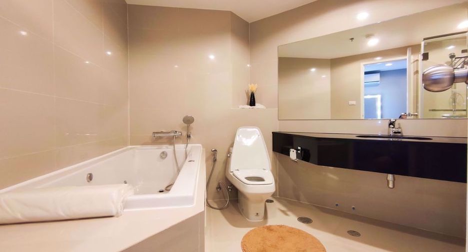 For rent studio condo in Huai Khwang, Bangkok