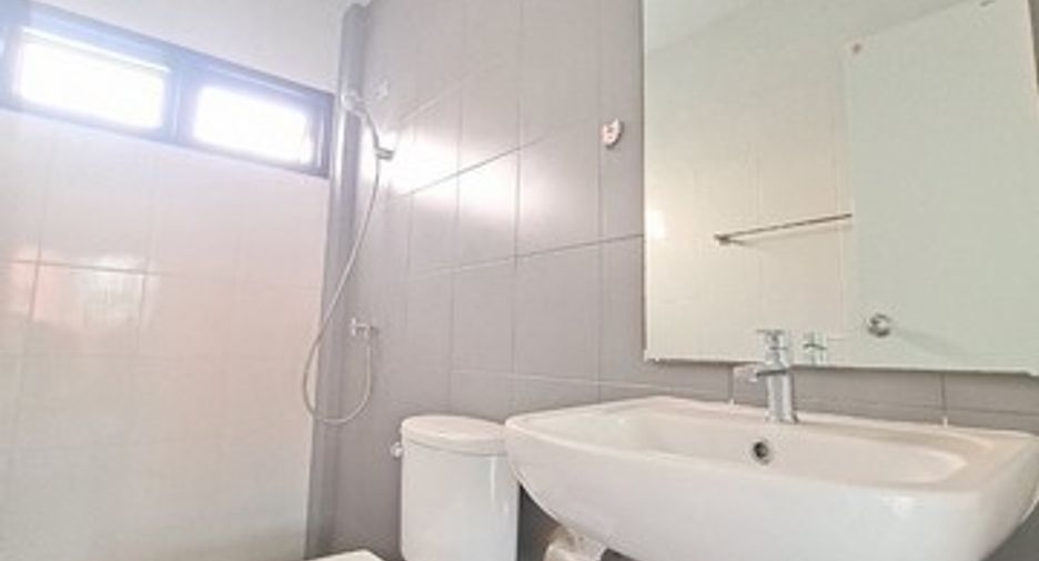 Gewerbefläche zur Miete mit 2 Zimmer in Bang Kapi, Bangkok
