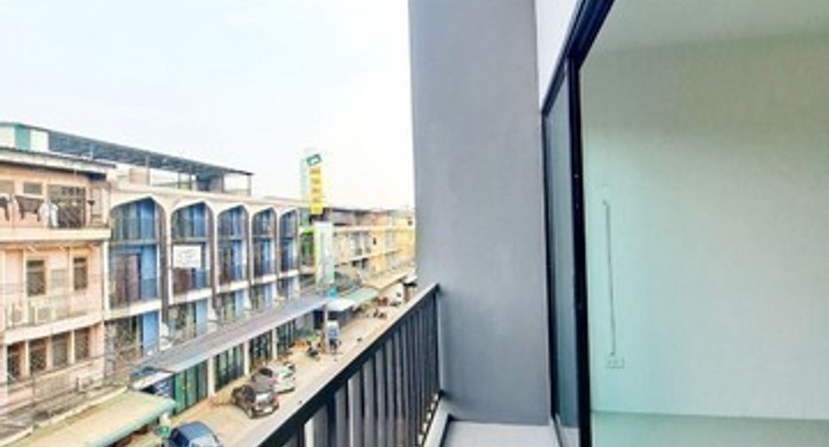 Gewerbefläche zur Miete mit 2 Zimmer in Bang Kapi, Bangkok