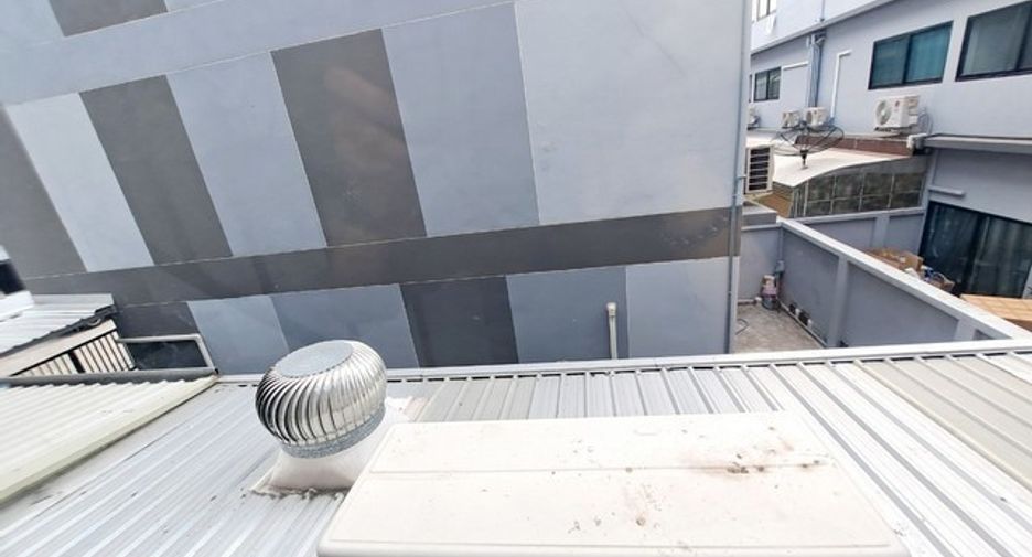 Gewerbefläche zur Miete mit 2 Zimmer in Bang Kapi, Bangkok