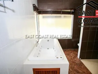 Casa en alquiler de 5 habitaciones en Bang Lamung, Chonburi