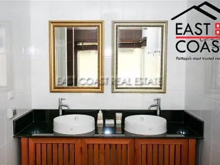 Casa en alquiler de 5 habitaciones en Bang Lamung, Chonburi