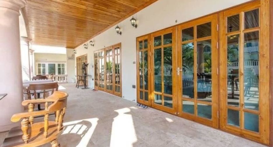 Haus zum Kauf mit 6 Zimmer in Bang Lamung, Chonburi