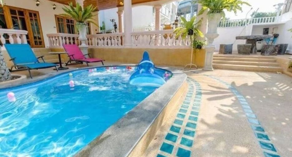 Haus zum Kauf mit 6 Zimmer in Bang Lamung, Chonburi