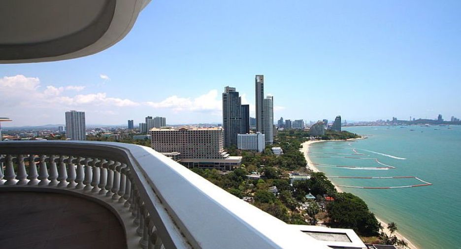 For rent 3 bedrooms condo in Bang Lamung, Chonburi