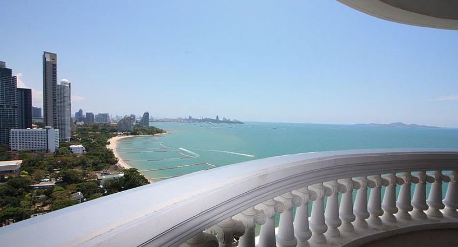 For rent 3 bedrooms condo in Bang Lamung, Chonburi