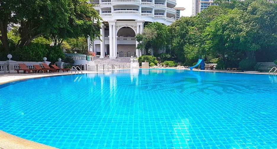 For rent 3 bedrooms condo in Bang Lamung, Chonburi