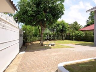For rent 4 bed house in Watthana, Bangkok