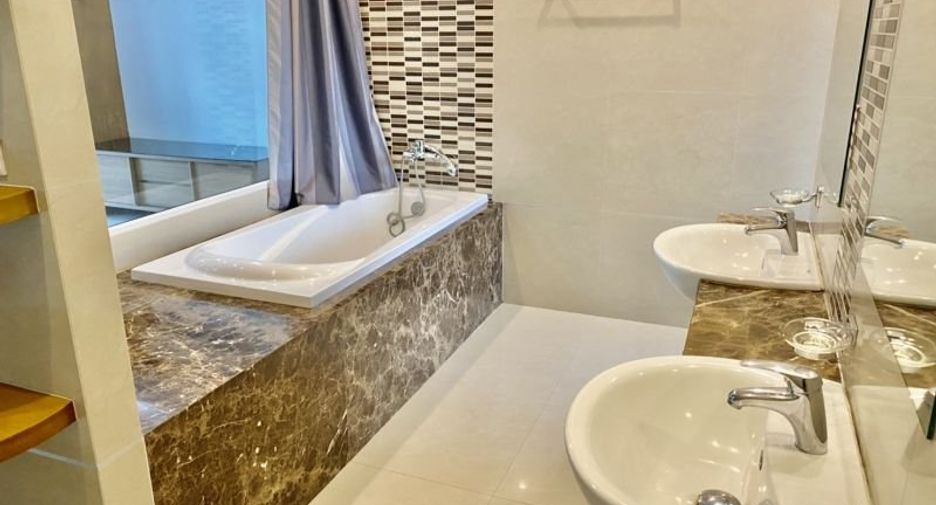 For rent 4 bedrooms house in Bang Lamung, Chonburi