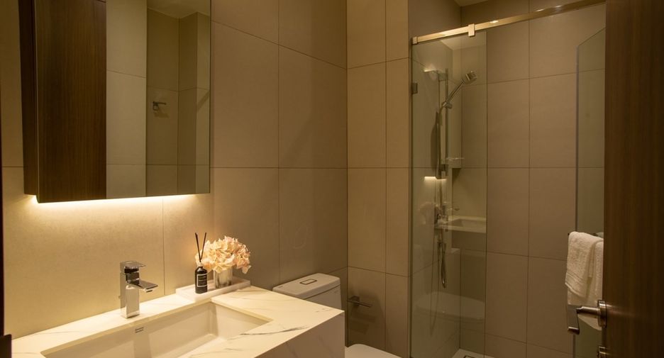 For rent 3 bedrooms condo in Khlong Toei, Bangkok