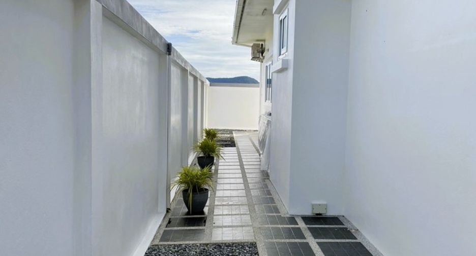 Продажа 3 спальни дом в Саттахип, Чонбури