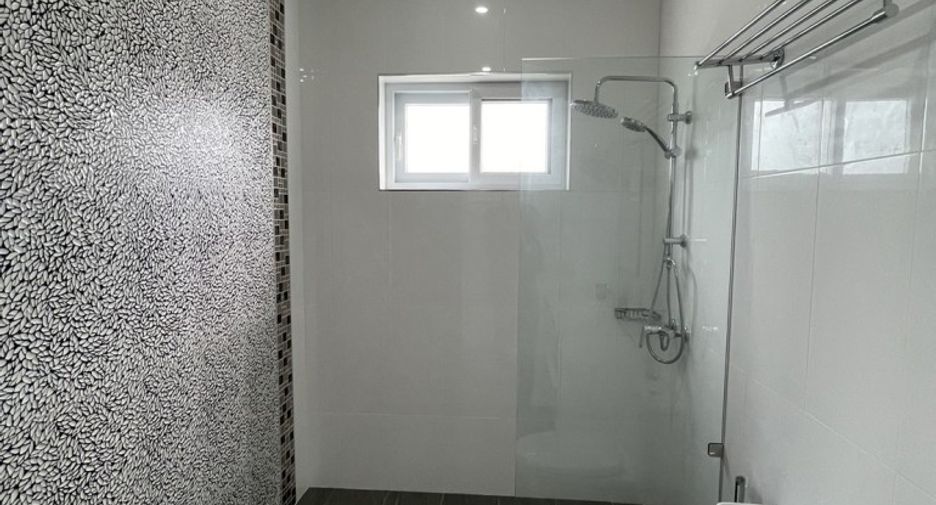 Продажа 3 спальни дом в Саттахип, Чонбури