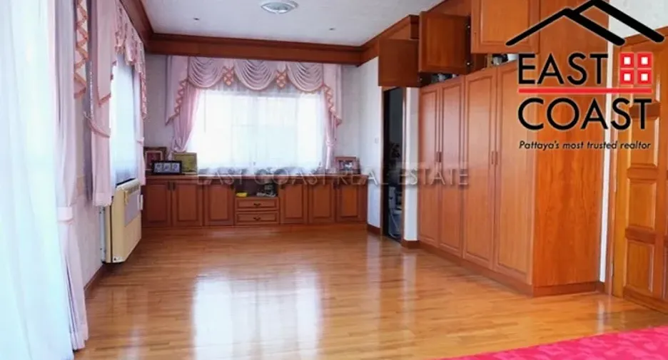 Casa en venta de 5 habitaciones en Si Racha, Chonburi