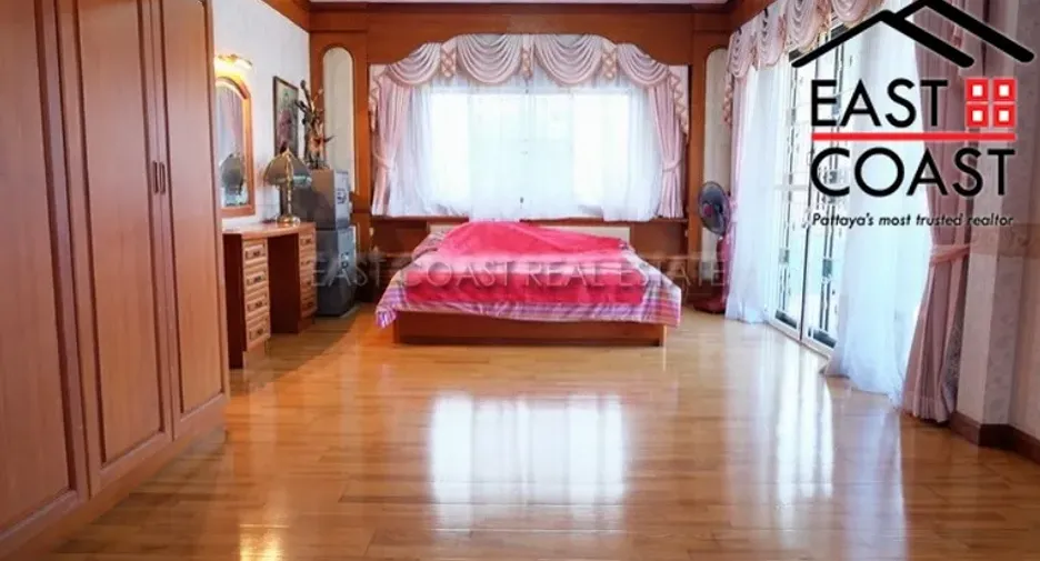 Casa en venta de 5 habitaciones en Si Racha, Chonburi