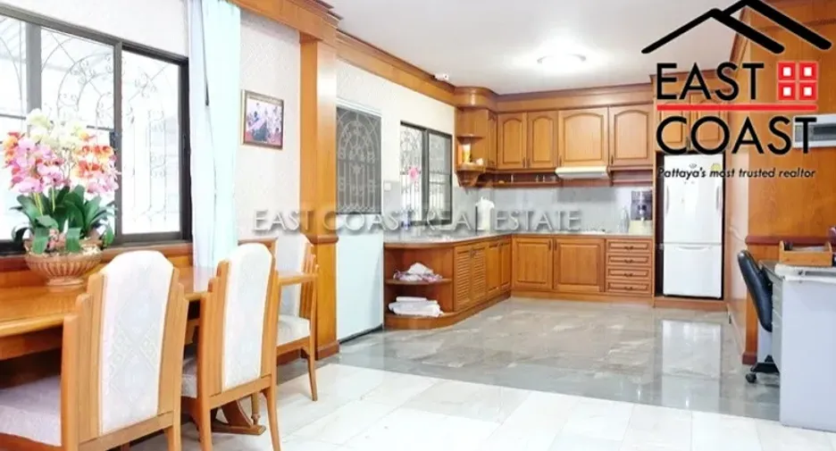 Casa en venta de 5 habitaciones en Si Racha, Chonburi