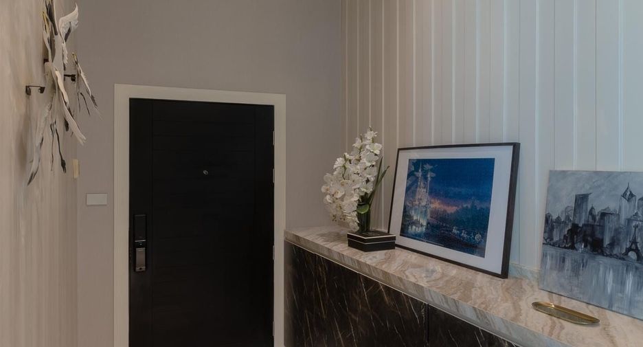For sale 2 bed condo in Huai Khwang, Bangkok