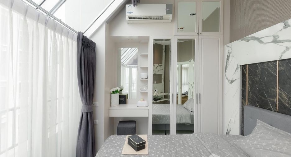 For sale 2 bed condo in Huai Khwang, Bangkok