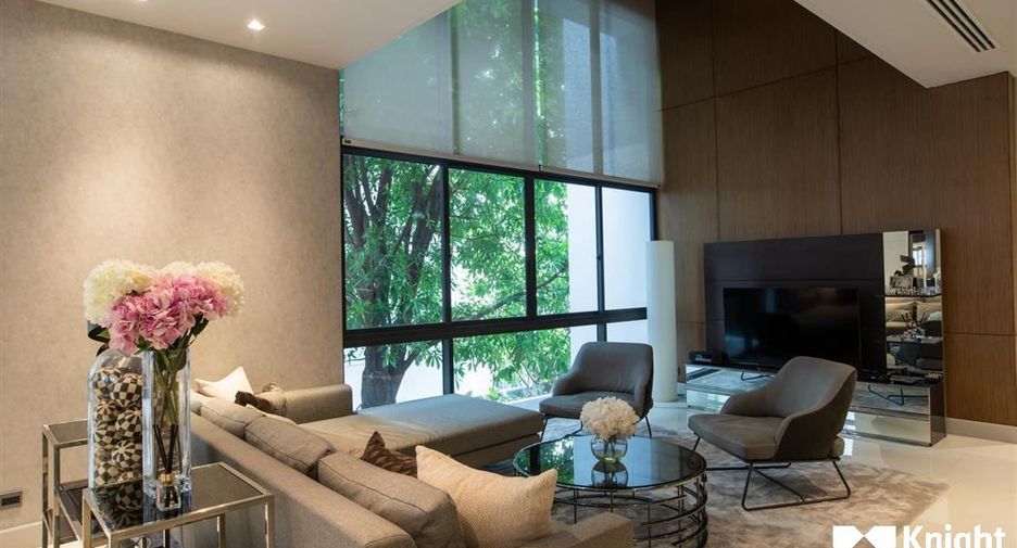 For sale 4 bed house in Huai Khwang, Bangkok