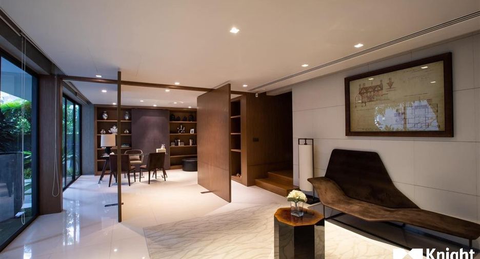 For sale 4 bed house in Huai Khwang, Bangkok