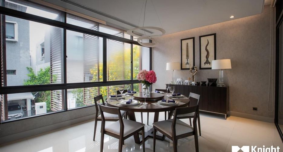 For sale 4 bed house in Huai Khwang, Bangkok