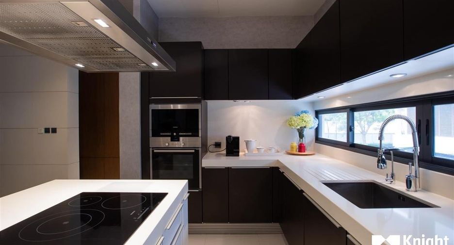 For sale 4 bed house in Huai Khwang, Bangkok